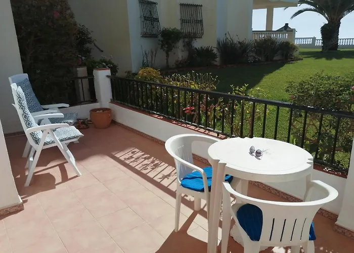 Sea & Pool View Garden Palmeras *